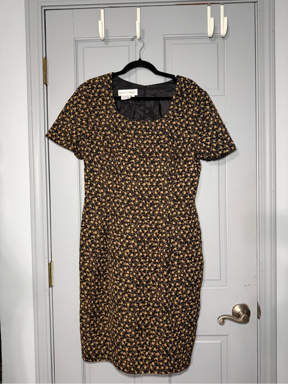 Maggy London Black Floral Scoop-Neck Sheath Dress